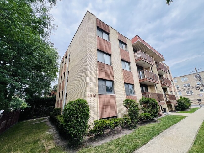Building Photo - 2416 W Foster Ave Unit 1N