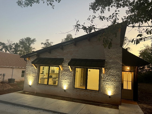 Building Photo - 322 Inwood Dr