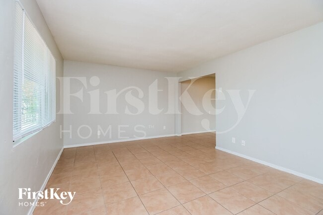 Photo - 2049 E 3rd Dr