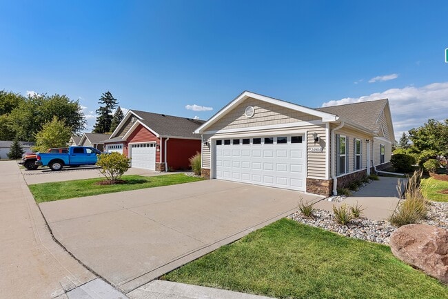 Building Photo - Redwood Brownstown West Road South