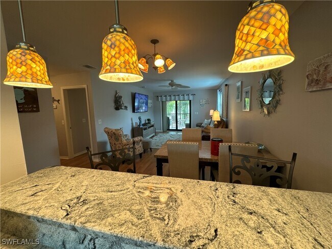 Building Photo - 10041 Maddox Ln Unit 203