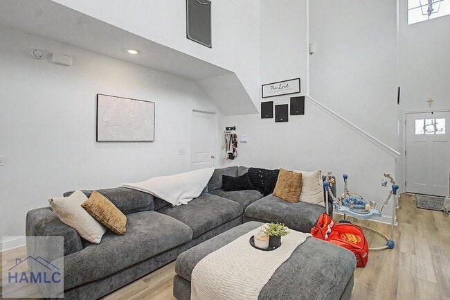 Photo - 881 Grayson Ave