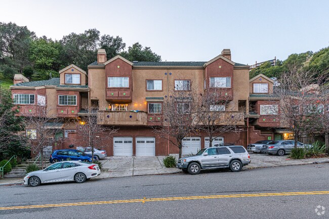 Building Photo - 120 Caldecott Ln Unit 1 Rental