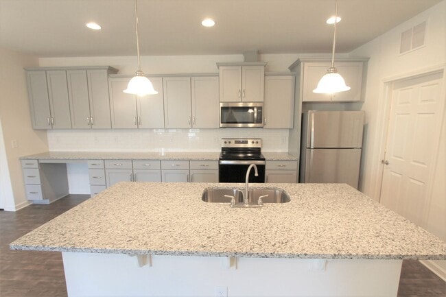 Photo - BEAUTIFUL 3BD 2.5 BTH Apartment home RAINTREE - Ballantyne Commons Pkwy