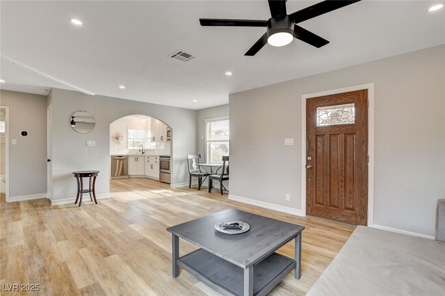 Photo - 1017 E Oakey Blvd