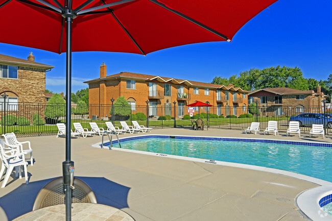 Pool - River Crest Arms Apartments