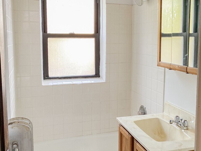 Photo - 1456 W Cornelia Ave Unit 2