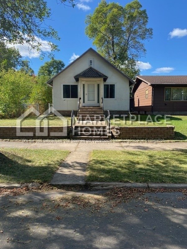 2913 5th Ave E House House Rental in Hibbing, MN