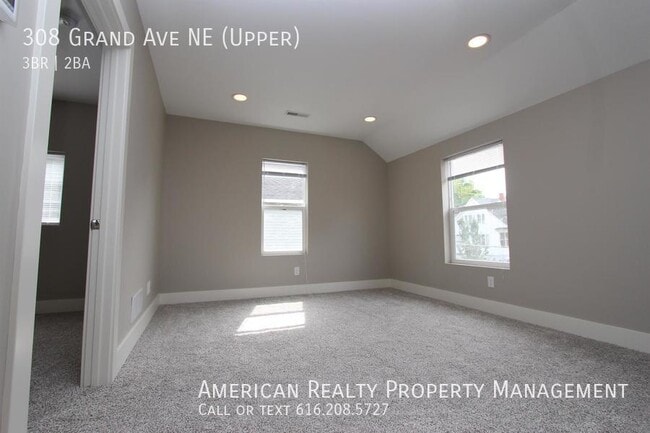 Photo - 308 Grand Ave NE