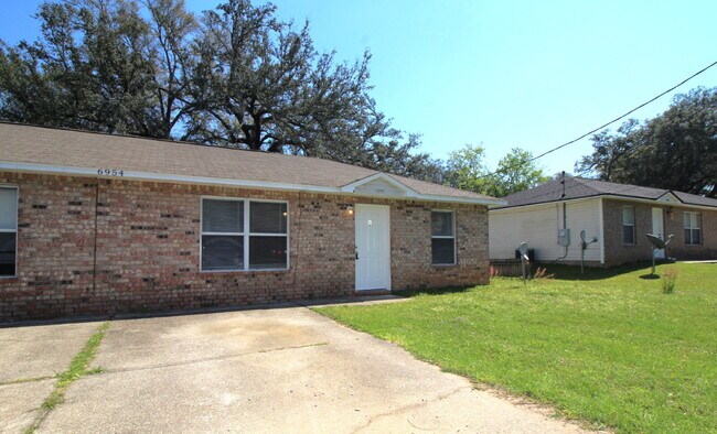 Photo - 2BR/2BA Duplex in Northeast Pensacola Near Burgess Rd – Open Layout & Convenient Location Unit B