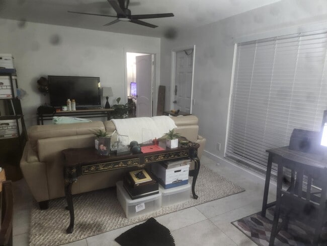 Photo - 1505 NE 15th Ave Unidad 1-2