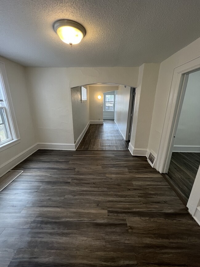 Photo - 571 Charles Ave