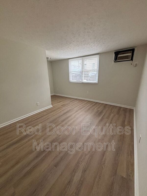 Photo - 709 W 6th Ave