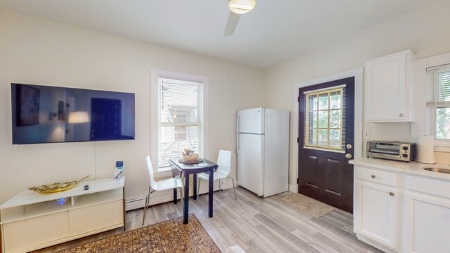 Building Photo - 24 Hews St Unit 1 Rental