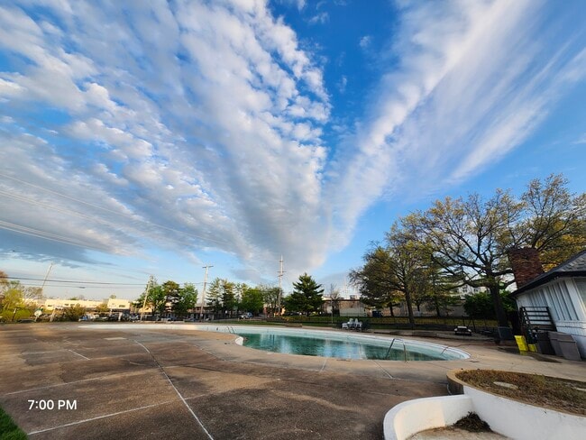 Photo - 10439 Briarbend Dr Unit 4