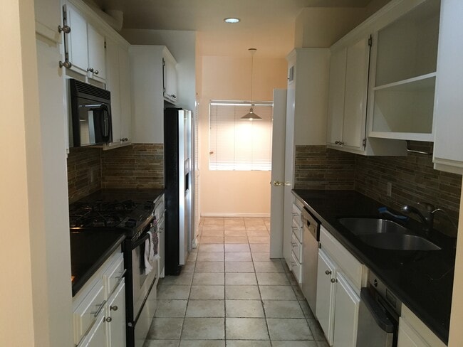 Building Photo - 1882 Pandora Ave Unit 15 Rental