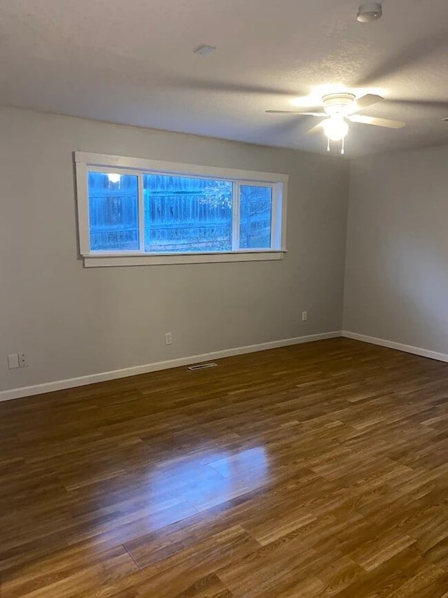 Photo - ~ RENT SPECIAL ~ HOLIDAY MERRINESS ~ 2 Bedroom, 1 bathroom West Side Apartment For Rent