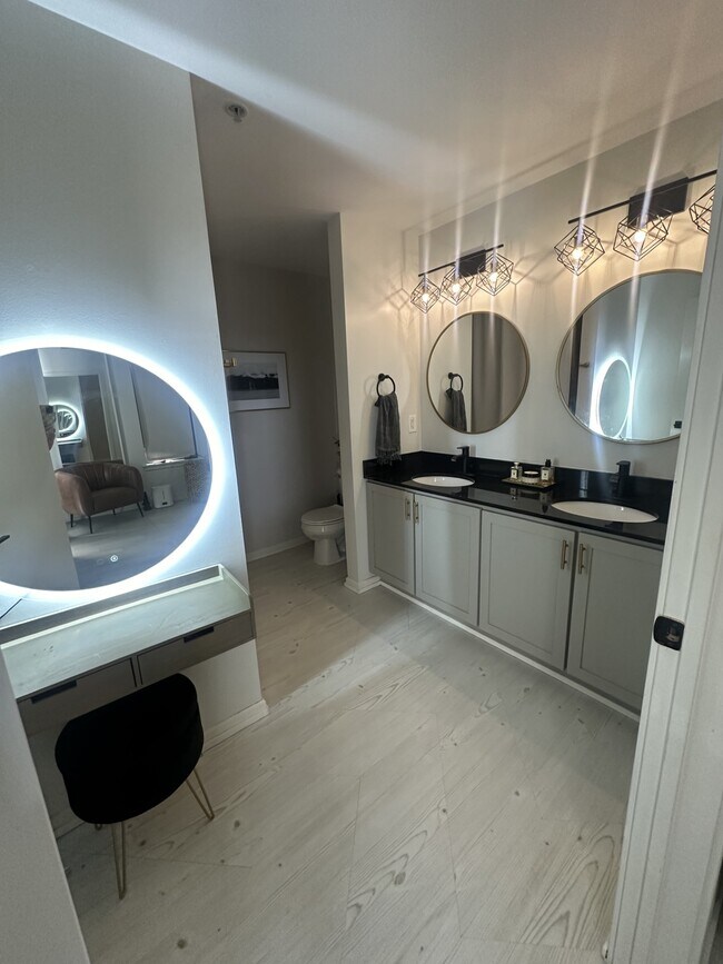 Master bathroom - 119 4th St Unit 408