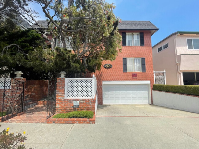 Building Photo - 909 6th St Rental