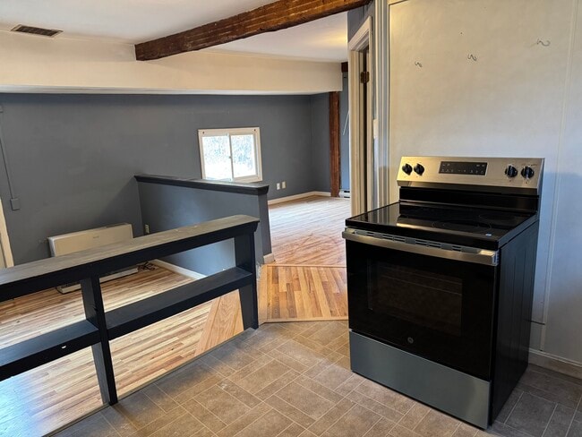 Building Photo - 56 Chapel St Unit 3