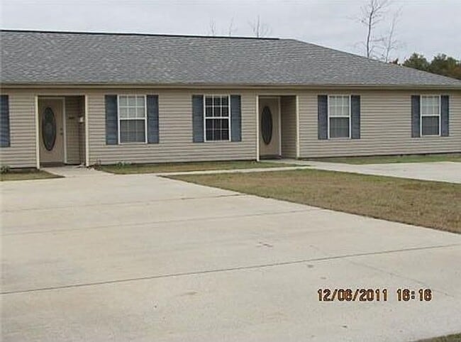 Building Photo - 11082 Noll Dr