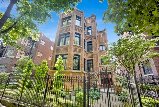 Photo - 931 W Winona St Apartment Unit 1