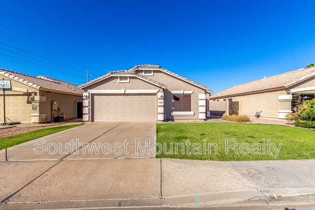 Building Photo - 2016 E Catclaw St