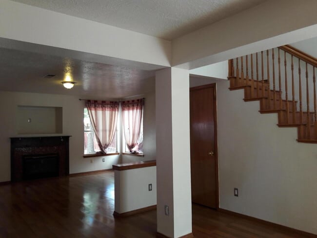 Photo - 2215 Sunstone Dr NW