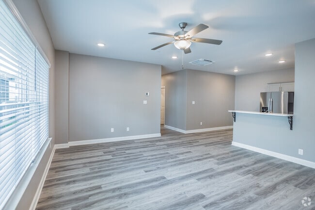 2 BR, 2 BA - 1000 SF