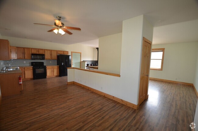 Building Photo - 600 Edgewood Rd Unit 600 Edgewood - Upstairs Rental