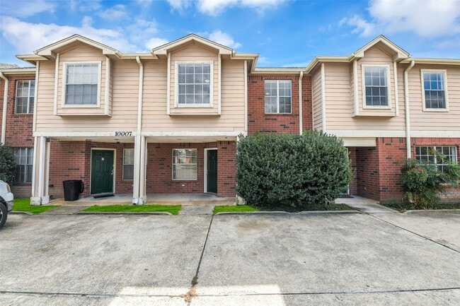 Building Photo - 10007 Emerald Creek Dr Unit C