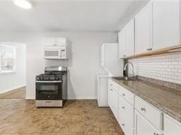 Kitchen w Stove, Microwave, Washer & Dryer - 214 Claiborne Ct Unit 214 Claiborne Court