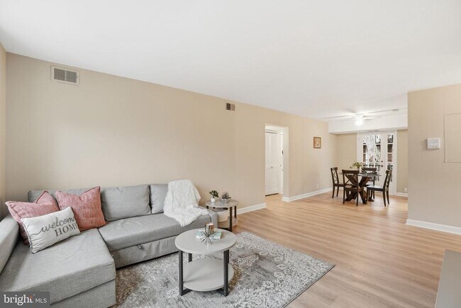 Photo - 3059 S Buchanan St Unidad B1