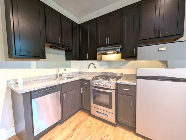 Photo - 4735 N Hermitage Ave Unit 102