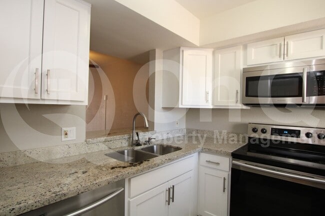 Photo - 2807 E Paradise Ln Townhome
