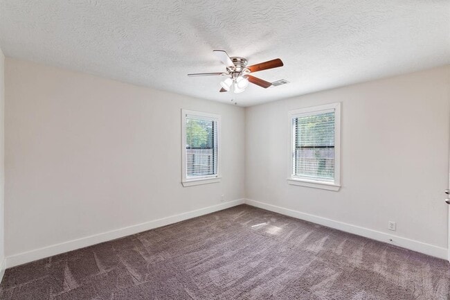 Building Photo - 1305 Idylwild St
