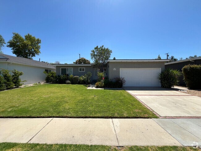 Building Photo - AVAILABLE NOW! Encino home w/all appliance...