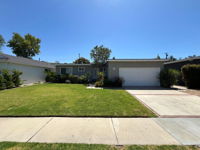 AVAILABLE NOW! Encino home w/all appliance... - AVAILABLE NOW! Encino home w/all appliance...