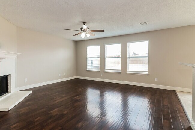 Photo - 813 Post Oak Trail