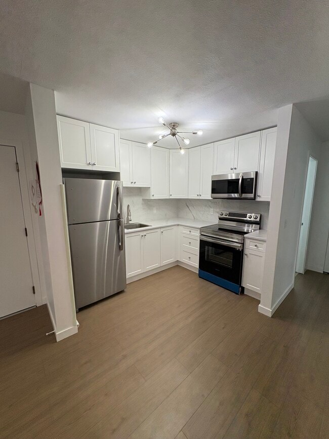 Building Photo - 45655 Mcintosh Dr Unit 25