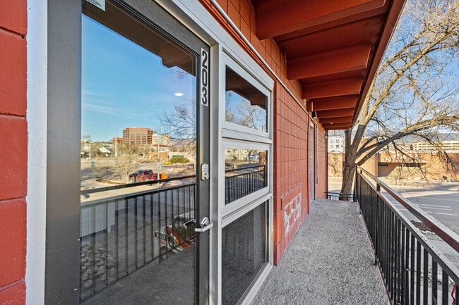 Building Photo - 415 S Weber St Unit 3