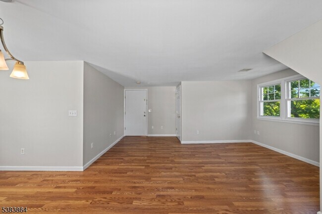 Photo - 47 Morris Pl Unit 3