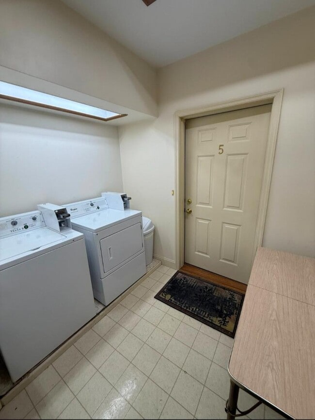 Building Photo - 318 Liberty St