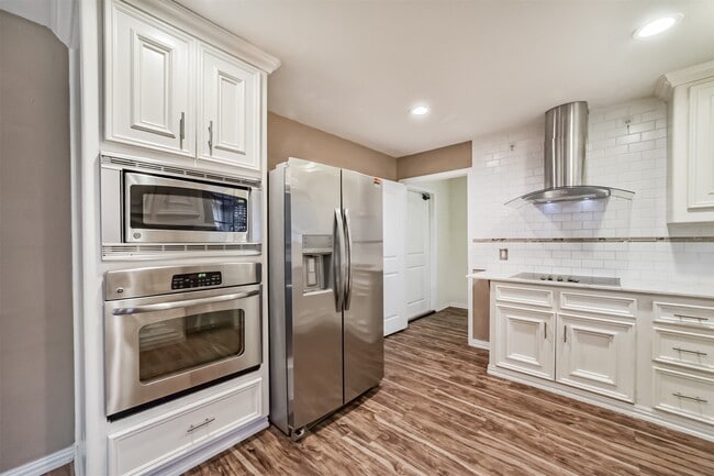 Photo - 3700 Stassen St