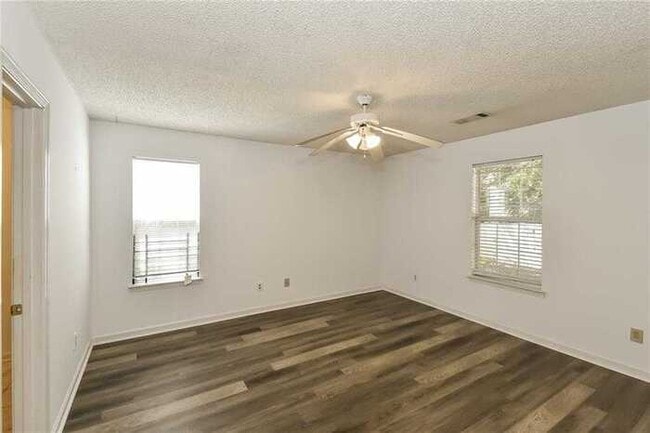 Photo - Fantastic 3bd/2ba home! Let yourself in!