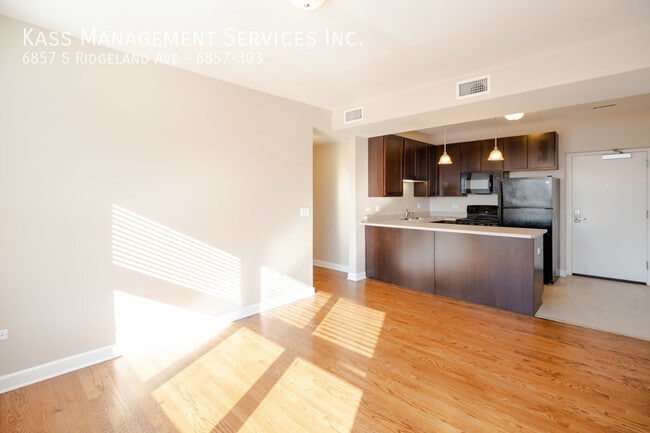 Photo - 6857 S Ridgeland Ave Unit 6857-303