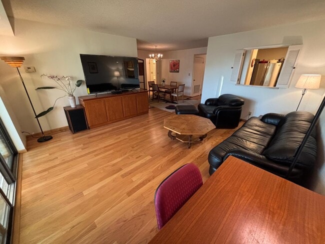 Building Photo - 5903 Mount Eagle Dr Unit 1207