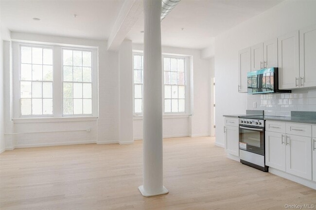 Building Photo - 155 S River St Unit 2D Rental