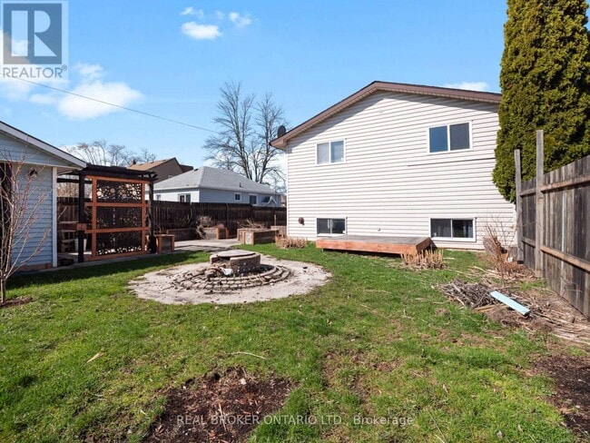 Photo - 379 Southworth St S