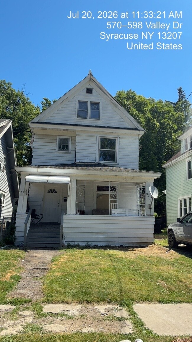 Building Photo - 605 Valley Dr